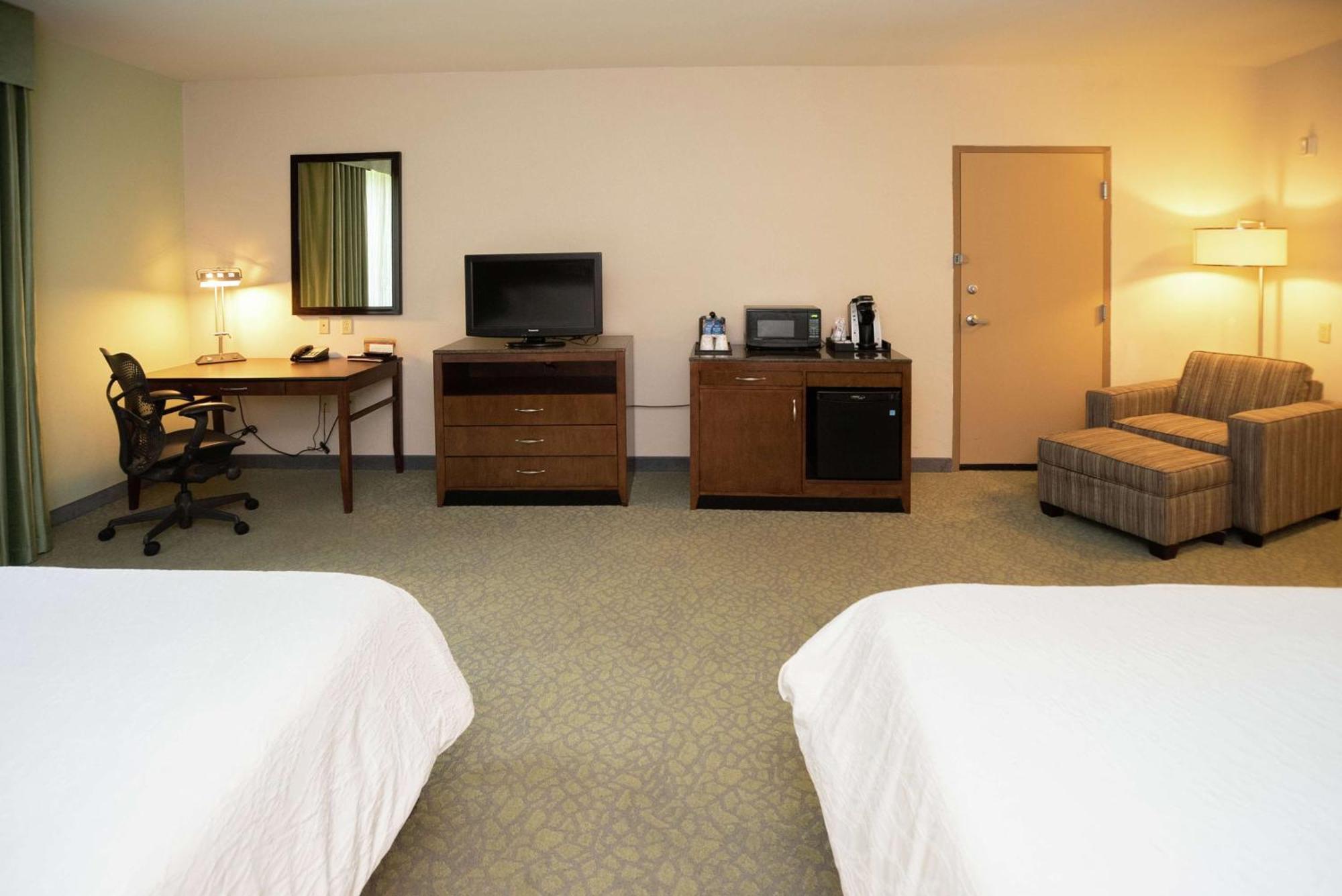 Queen Room Two Queen Beds Accessible Tub Mobility Access