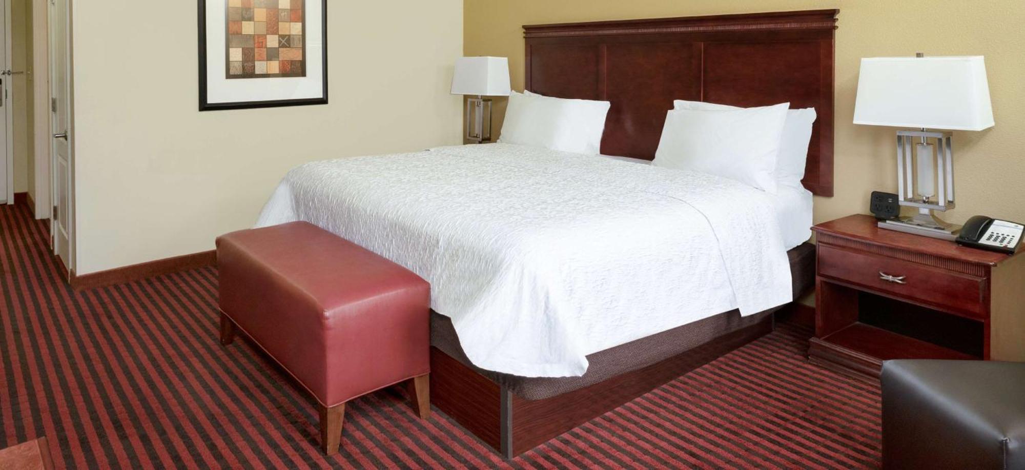 King Room with King Bed - Non-Smoking